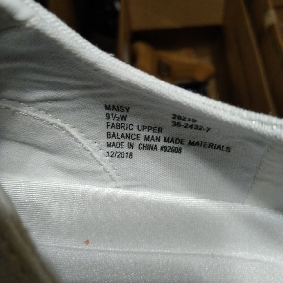 Women's white shoes - Picture 2 of 2